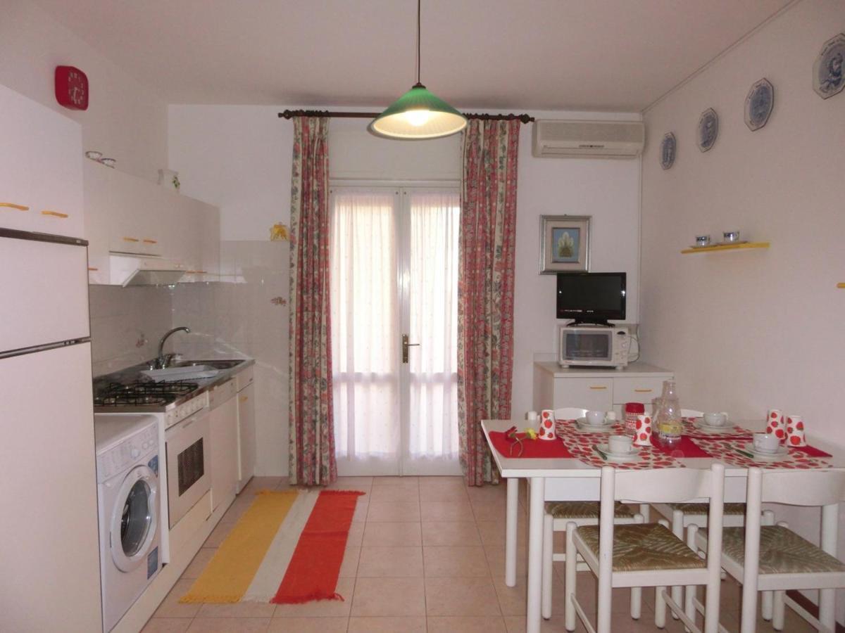 Nice Two-Bedroom Apartment 150M From The Beach Bibione Exteriör bild