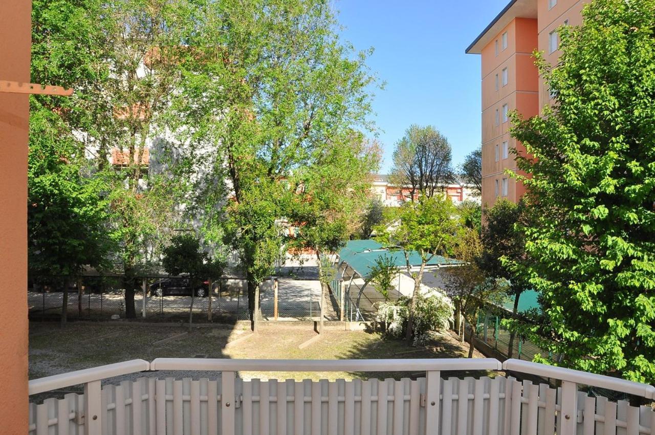 Nice Two-Bedroom Apartment 150M From The Beach Bibione Exteriör bild