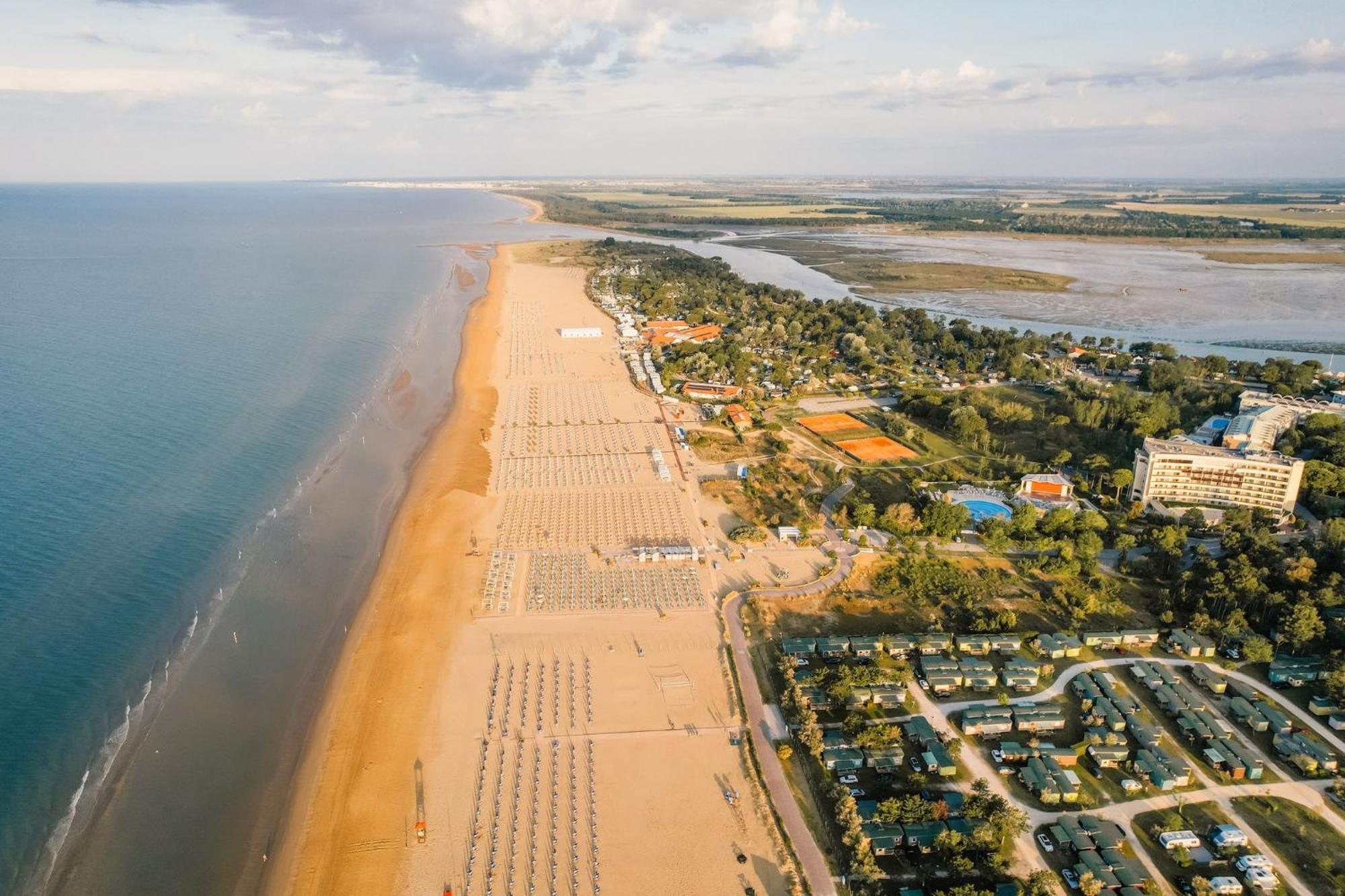 Nice Two-Bedroom Apartment 150M From The Beach Bibione Exteriör bild